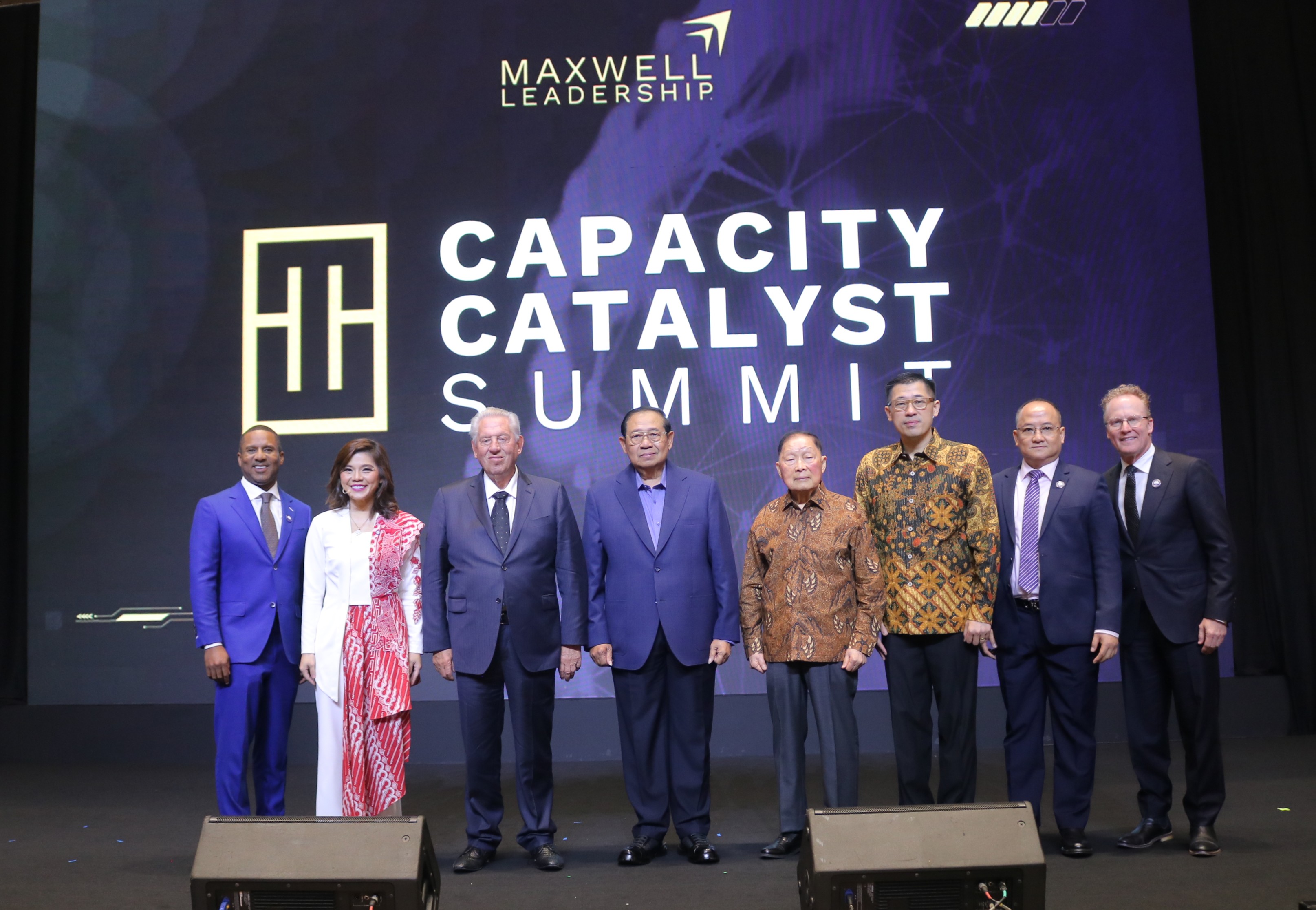 Merry Riana dan 3 Legenda Dunia, SBY, John C Maxwell, Mochtar Riady Menjawab Tantangan Kepemimpinan Indonesia